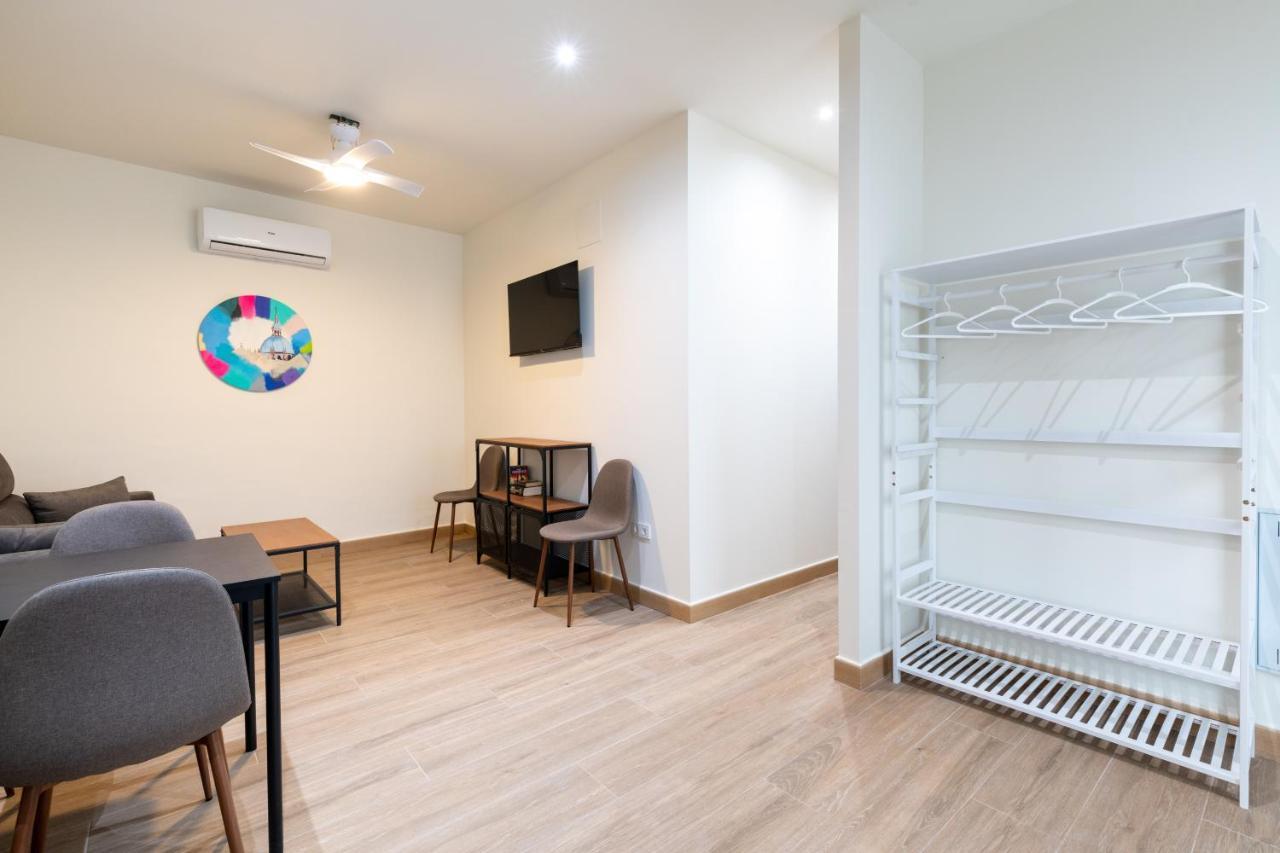 סביליה Apartamentos Cervantes 17 מראה חיצוני תמונה