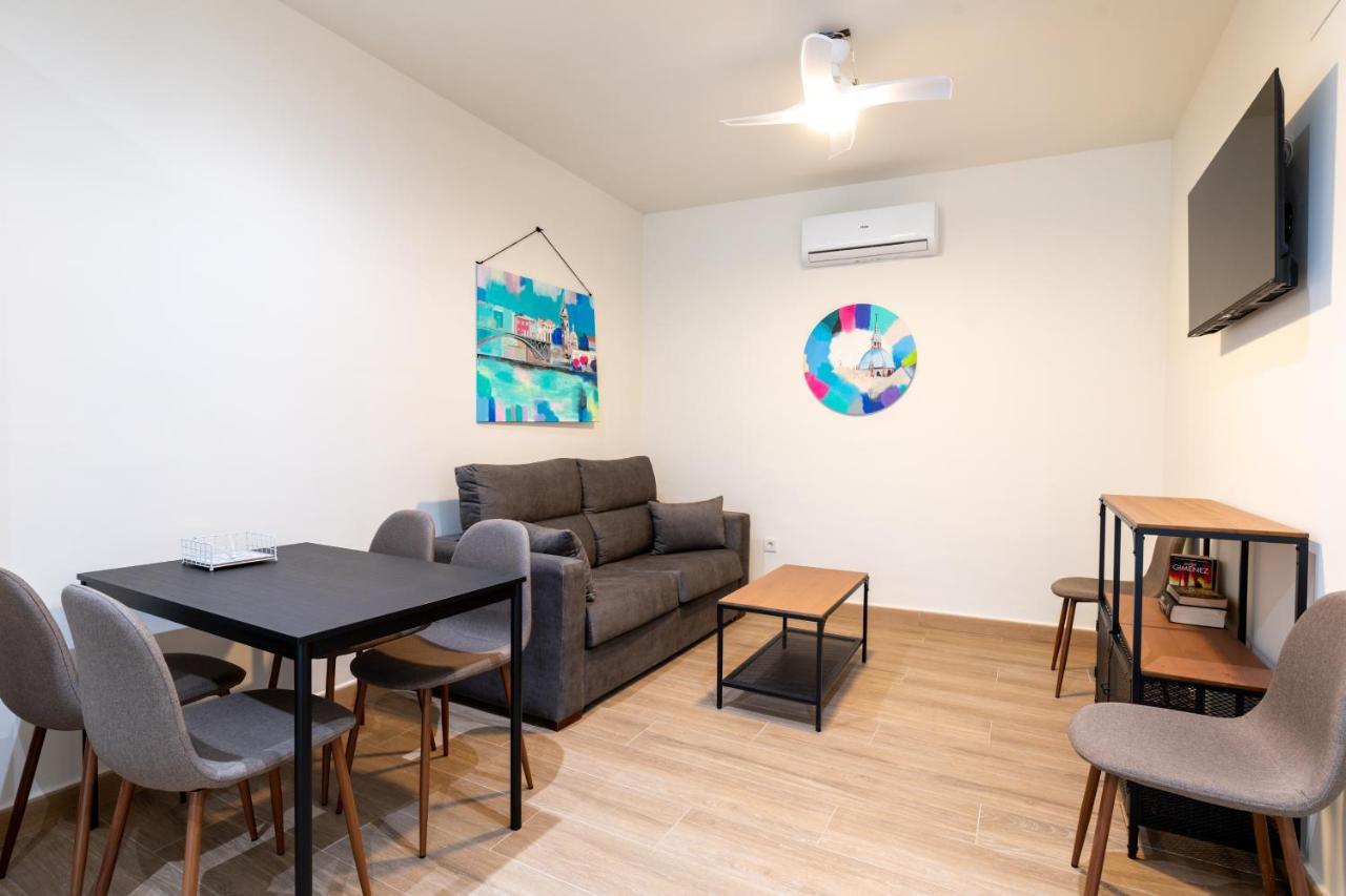 סביליה Apartamentos Cervantes 17 מראה חיצוני תמונה