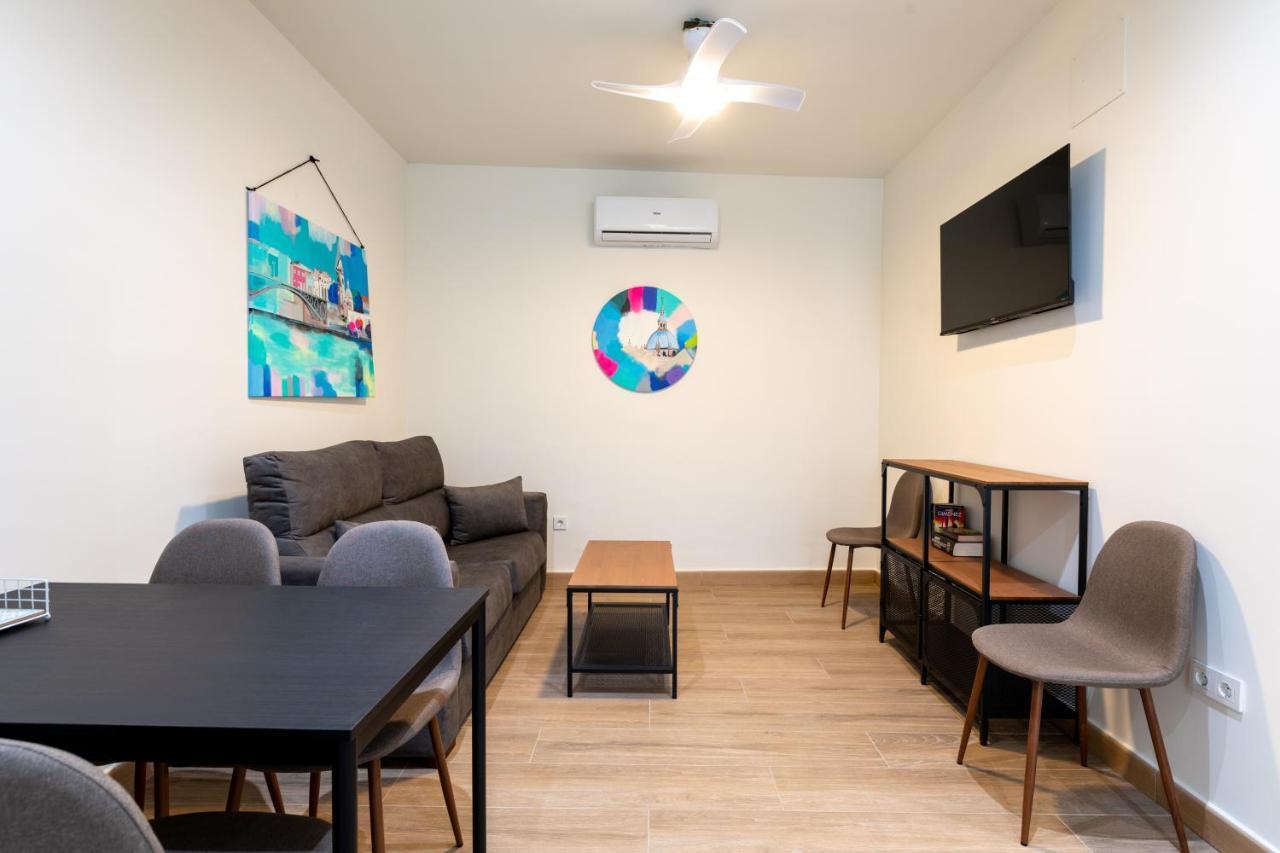 סביליה Apartamentos Cervantes 17 מראה חיצוני תמונה